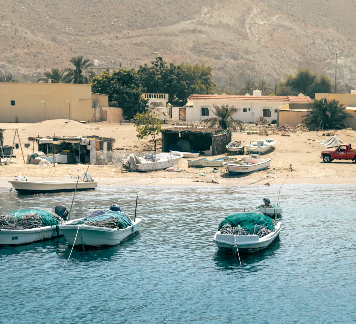 Barche da pesca in un porto di Fujairah